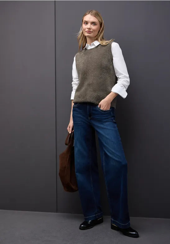 Vesta Street One 303302