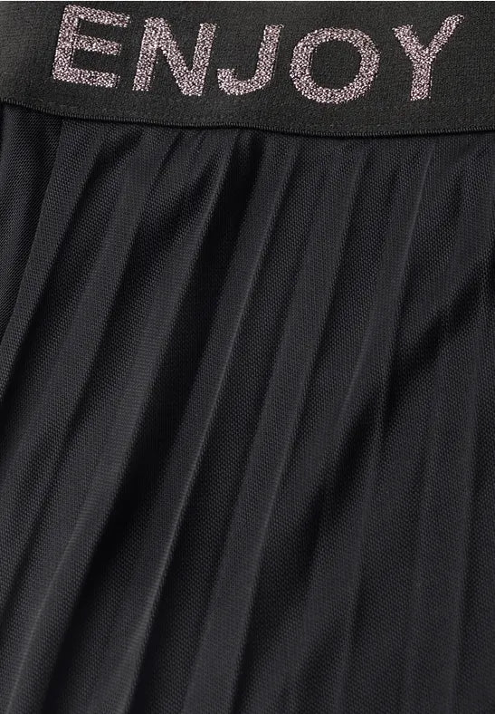 Sukně Street One 362073 v černé barvě – detail nápisu na pasu